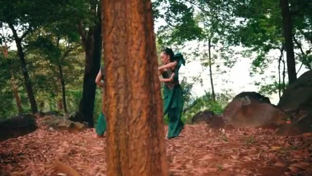Indonesian Man Woman Dancing Together Wearing Green Clothes Ground Full — Vídeo de Stock