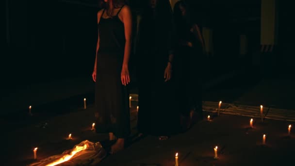 Group Satanic Women Perform Spirit Summoning Ritual Middle Satanic Altar — Stock video