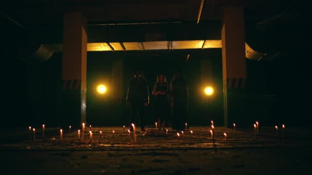 Group Satanists Black Robes Walk Amidst Candles Shape Triangular Pentagram — Vídeo de Stock