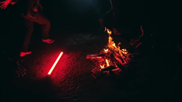 Group People Black Clothes Dance Bonfire Ritual Night — Vídeo de Stock