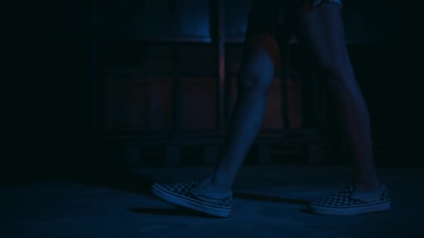 Mujeres Indonesias Con Cabello Rubio Ropa Sexy Caminan Muy Bellamente — Vídeo de stock
