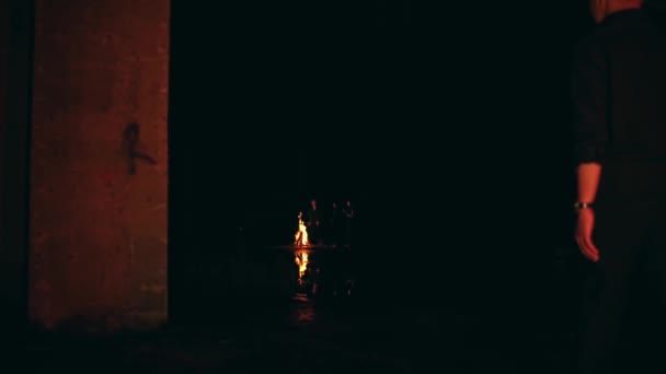 Couple Walking Bonfire Black Clothes Dark Place Night — Vídeos de Stock