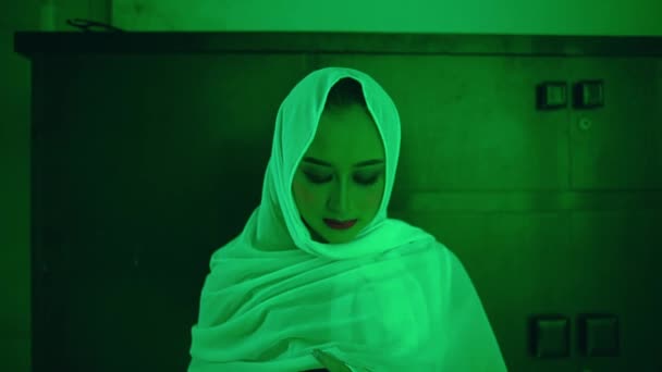 Asian Woman Wearing Headscarf Face Full Makeup Front Dressing Table — Stock videók