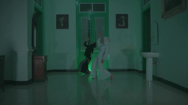 Two Muslim Women White Black Clothes Danced Together Very Flexibly — Stock videók