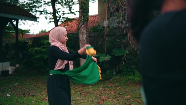 Group Muslim Women Practicing Dancing Park Friends Morning — Vídeo de Stock