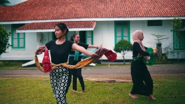 Group Muslim Women Practicing Dancing Park Friends Morning — 비디오