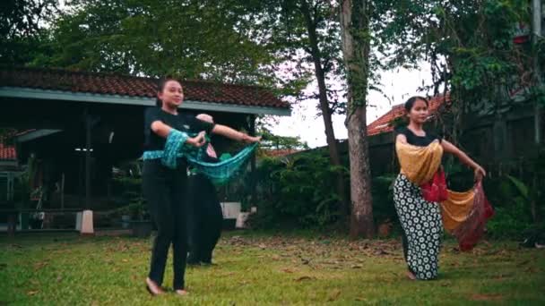 Group Muslim Women Practicing Dancing Park Friends Morning — стоковое видео