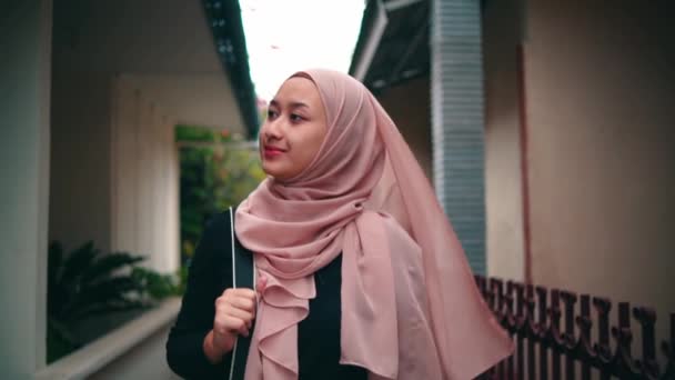 Muslim Woman Pink Headscarf Black Shirt Walking Alley Morning — Stockvideo