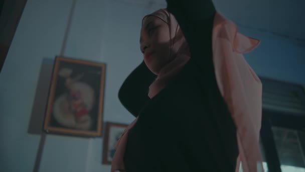 Muslim Woman Wearing Cream Veil Front Makeup Mirror Very Carefully — Stock video