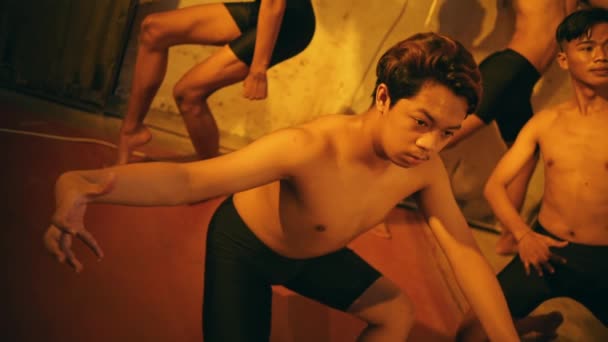 Groupe Hommes Gays Posant Dansant Ensemble Sans Vêtements Expressions Vierges — Video