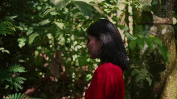 Asian Woman Red Silk Robe Long Black Hair Standing Jungle — Stock Video
