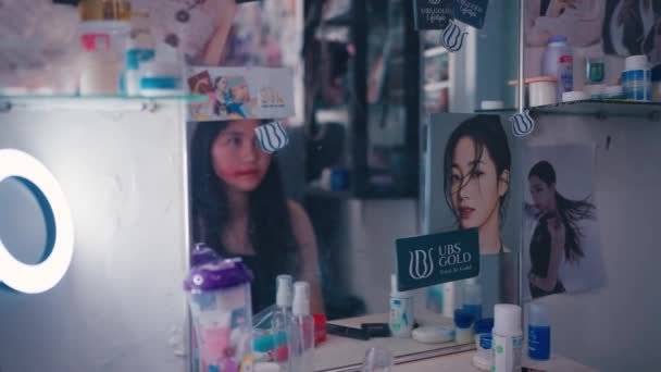 Asian Woman Throws Makeup She Angry Throws Tantrum Front Mirror — Stock Video