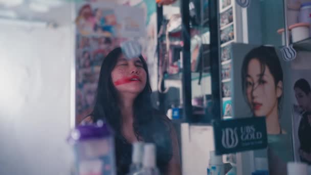 Una Mujer Asiática Llorando Frente Espejo Cuando Vio Cara Fea — Vídeos de Stock