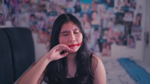 Una Adolescente Asiática Quitando Maquillaje Cara Desordenada Porque Bonita Habitación — Vídeos de Stock