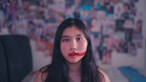 Una Adolescente Asiática Quitando Maquillaje Cara Desordenada Porque Bonita Habitación — Vídeos de Stock