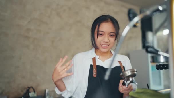 Une Femme Barista Travaillant Préparation Café Dans Café Matin — Video
