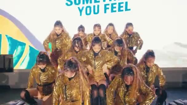 Groupe Danseurs Asiatiques Ont Dansé Avec Leurs Amis Avec Des — Video