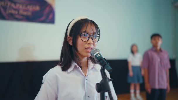 Lycéen Parlait Public Moment Compétition Dans Une École — Video