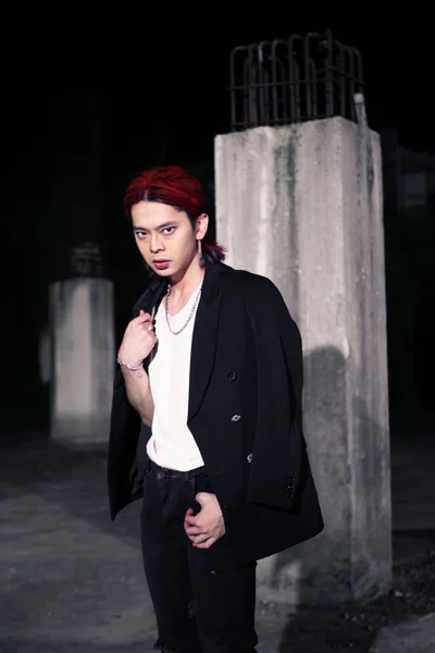 Vermelho Cabelos Asiático Homem Vestindo Branco Shirt Preto Terno Idade — Fotografia de Stock