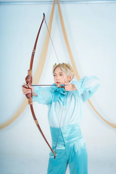 Asian Woman Blonde Hair Holding Arrow While Wearing Blue Dress — Stock Photo, Image