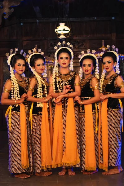 Groupe Danseurs Javanais Debout Avec Leurs Amis Tout Portant Des — Photo