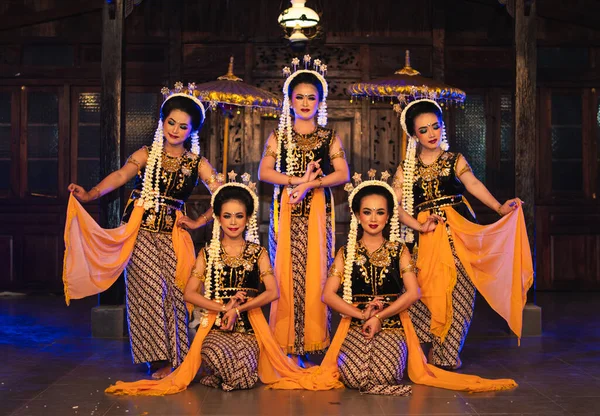 Groupe Danseurs Javanais Pose Dansant Avec Leurs Amis Tout Prenant — Photo