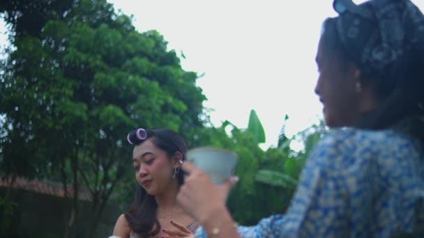 Grupp Asiater Som Har Picknick Park Med Grönt Gräs Semester — Stockvideo