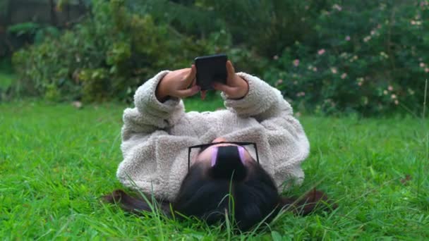 Asian Woman Playing Holding Smart Phone While Relaxing Holiday Morning — Stock Video