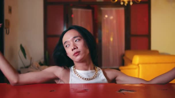 Tournage Beauté Personnes Asiatiques Posant Très Joliment Devant Caméra Pendant — Video