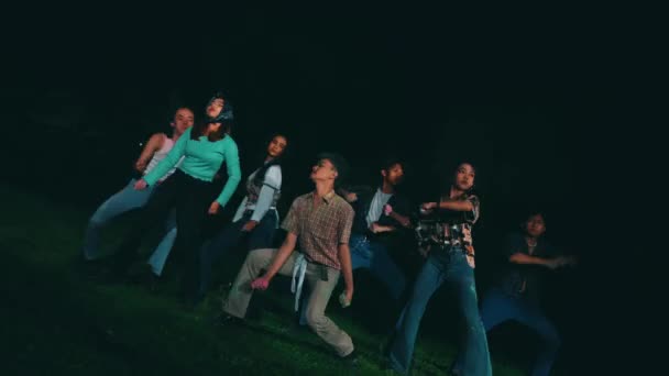 Groupe Personnes Asiatiques Vêtements Vintage Dansant Avec Poudre Couleur Avec — Video