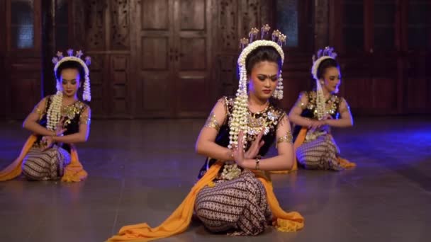 Egy Csapat Sundanese Táncos Egy Kolostorban Éjszaka — Stock videók