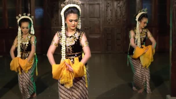 Skupina Javánských Tanečnic Tančí Společně Při Aplikaci Make Upu Večerní — Stock video