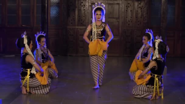 Grupp Balinesiska Dansare Deltar Danstävling Festival Paviljong Natten — Stockvideo