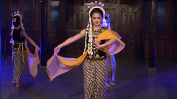 Skupina Balijských Tanečníků Noci Účastní Taneční Soutěže Festivalu Pavilonu — Stock video