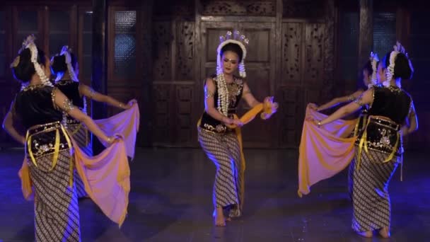 Bir Grup Sundanlı Dansçı Gece Bir Karnavalda Dans Yarışmasına Katılıyor — Stok video