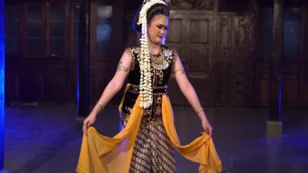 Группа Сунданских Танцоров Принимает Участие Танцевальном Конкурсе Карнавале Ночью — стоковое видео
