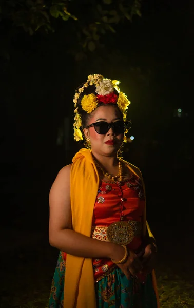 Portrait Teenage Girl Sunglasses Pretty Flower Posing Very Beautifully Night — Stock Photo, Image