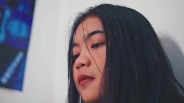 Une Femme Asiatique Sent Anxieuse Triste Quand Elle Est Intimidée — Video