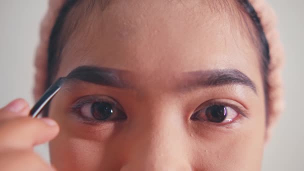 Une Belle Femme Asiatique Maquille Comme Eye Liner Rouge Lèvres — Video
