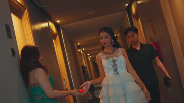 Hot Asian Woman Walking Her Boyfriend Hotel Hallway Night — Stock Video