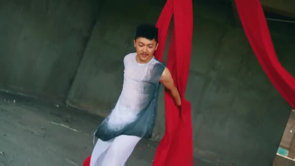 Asian Man Playing Hanging Red Rope Cheerful Face Day — Stock Video