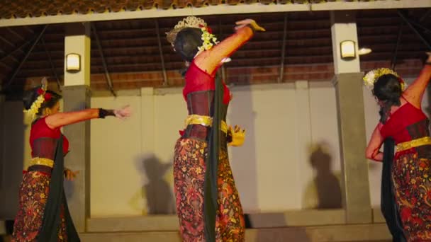 Asian Woman Dances Stage While Looking Audience Piercing Gaze Capture — Stock Video