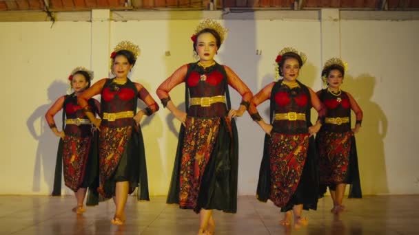 Grupo Dançarinos Sundaneses Caminham Com Seus Amigos Para Palco Antes — Vídeo de Stock