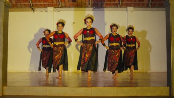 Grupo Dançarinos Sundaneses Caminham Com Seus Amigos Para Palco Antes — Vídeo de Stock