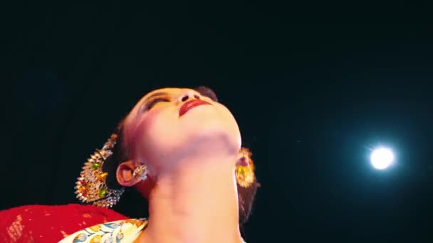 Tradizionale Donna Giapponese Kimono Inchinandosi Esprimendo Rispetto Gratitudine Con Uno — Video Stock