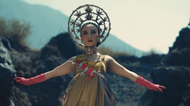 Woman Artistic Costume Ornate Headpiece Standing Rocky Landscape Daylight — Stock Video