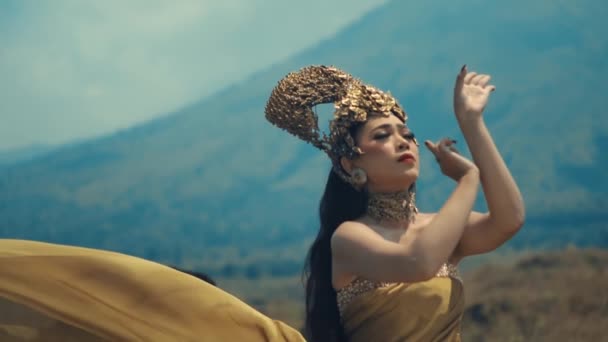 Elegant Woman Traditional Attire Performing Cultural Dance Mountainous Backdrop Daylight — Stock Video
