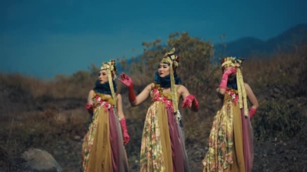 Three Women Traditional Indian Attire Performing Dance Outdoors Dusk — Stock Video