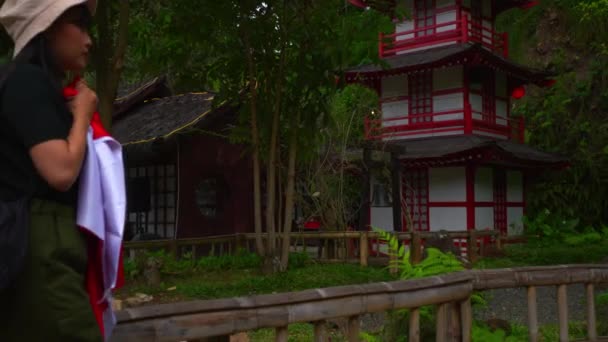Tourist Hat Walking Traditional Asian Pagoda Surrounded Lush Greenery Morning — Stock Video