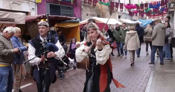 Музыканты Играющие Скрипке Трубе Барабанах Улицах Время Средневекового Фестиваля Caravaca — стоковое видео